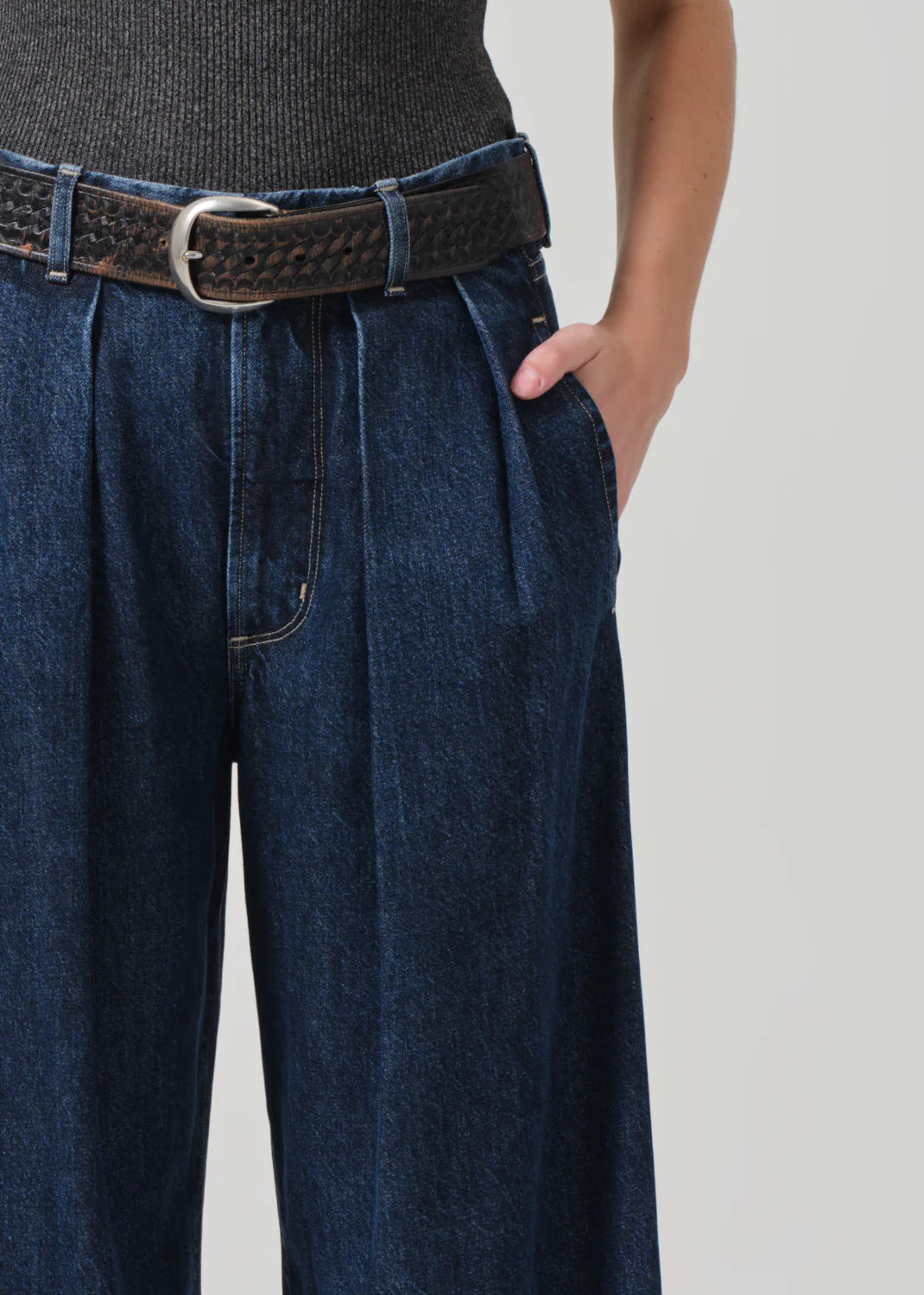 Petra Pleated Trouser Citizens of Humanity - Wide leg dark jeans - Jeans for Tall Women - Designer Jeans 