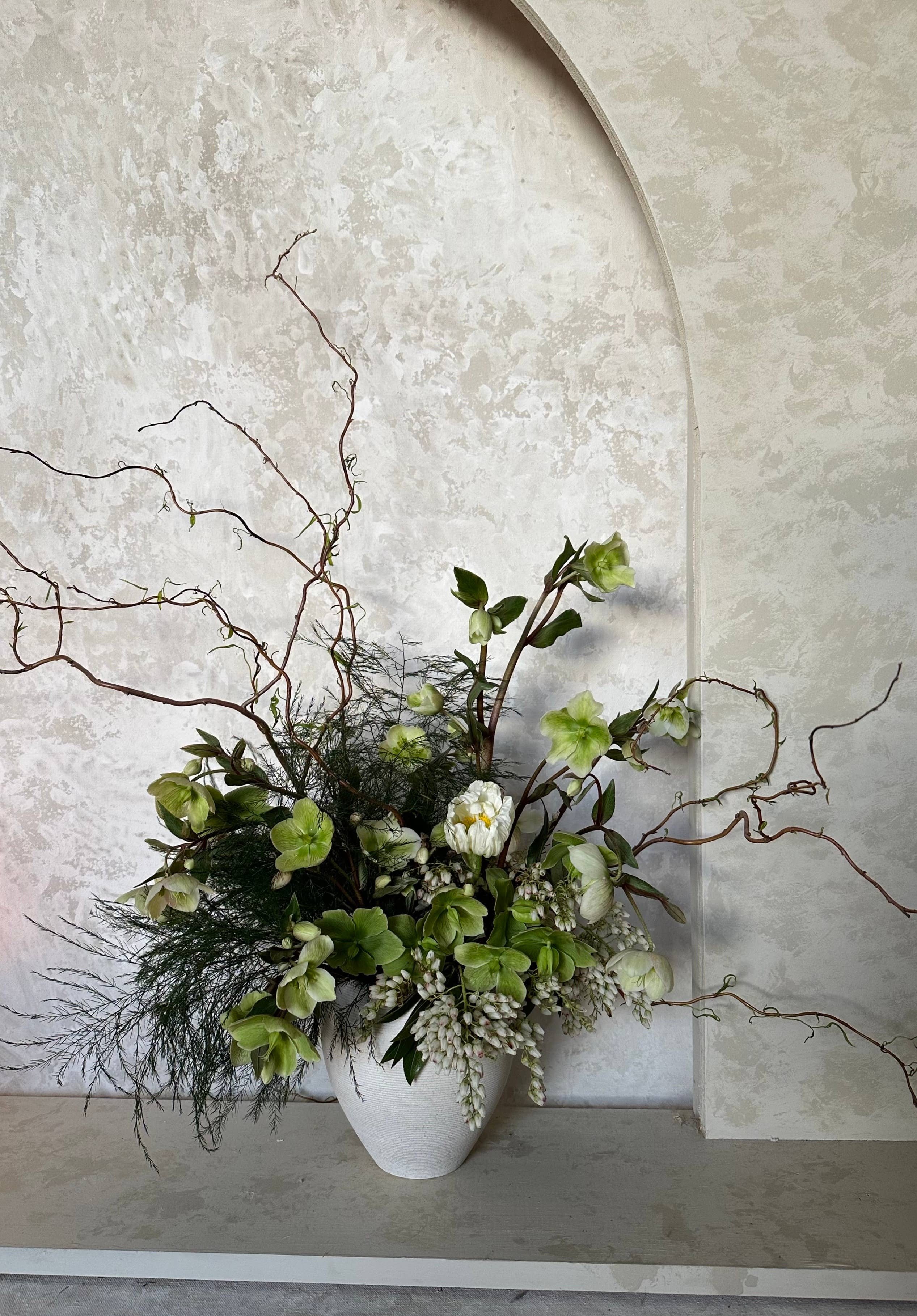 CLAY WHITE VASE - NORTH PALM - CENTERPIECE 