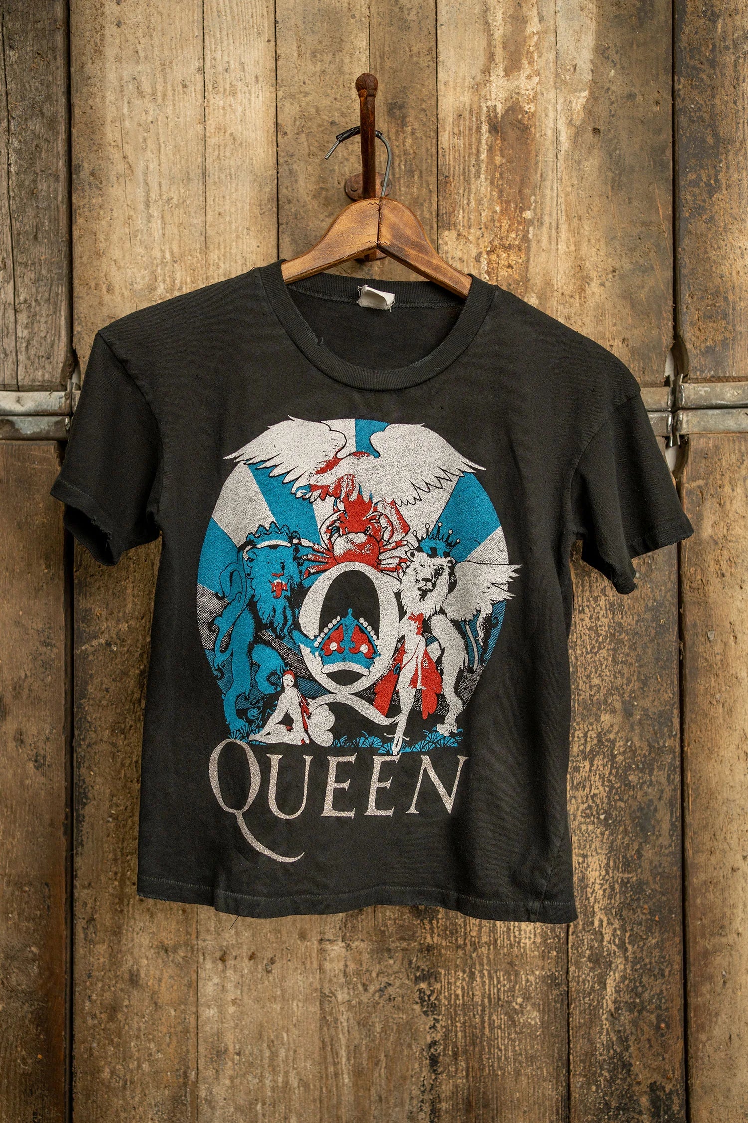 queen we will rock you cropped made worn shirt - vintage queen tshirt - vintage cropped black colorful distressed cotton band tee 